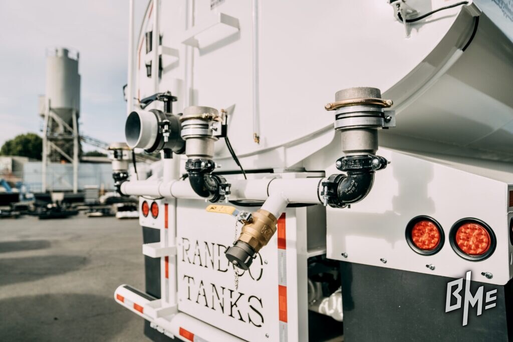Rear spray head plumbed on a white tanker trailer